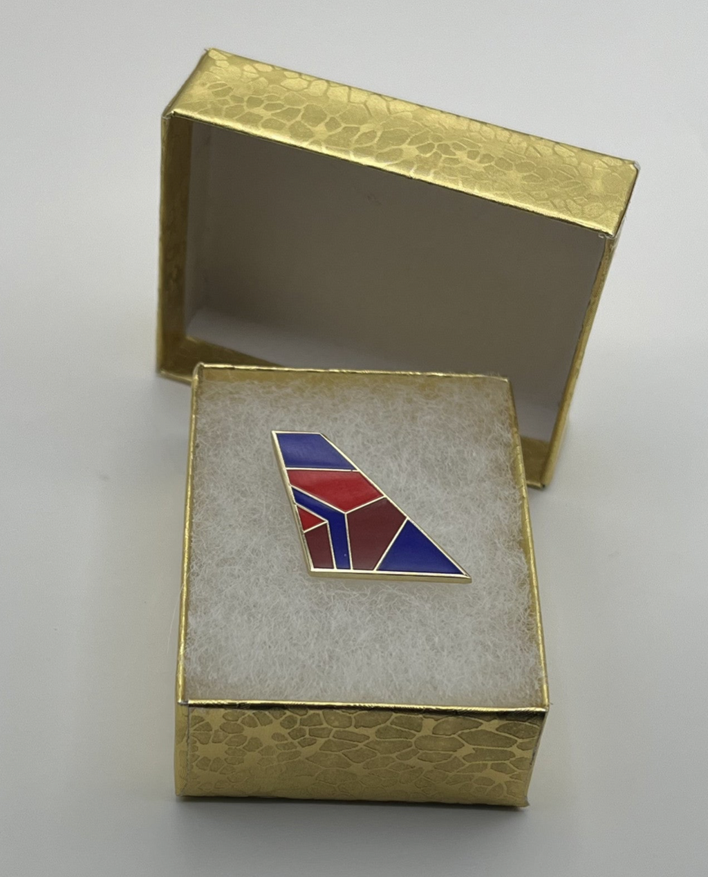Delta Air Lines Widget Tail Lapel Pin – Cloisonné Reproduction w/ Box