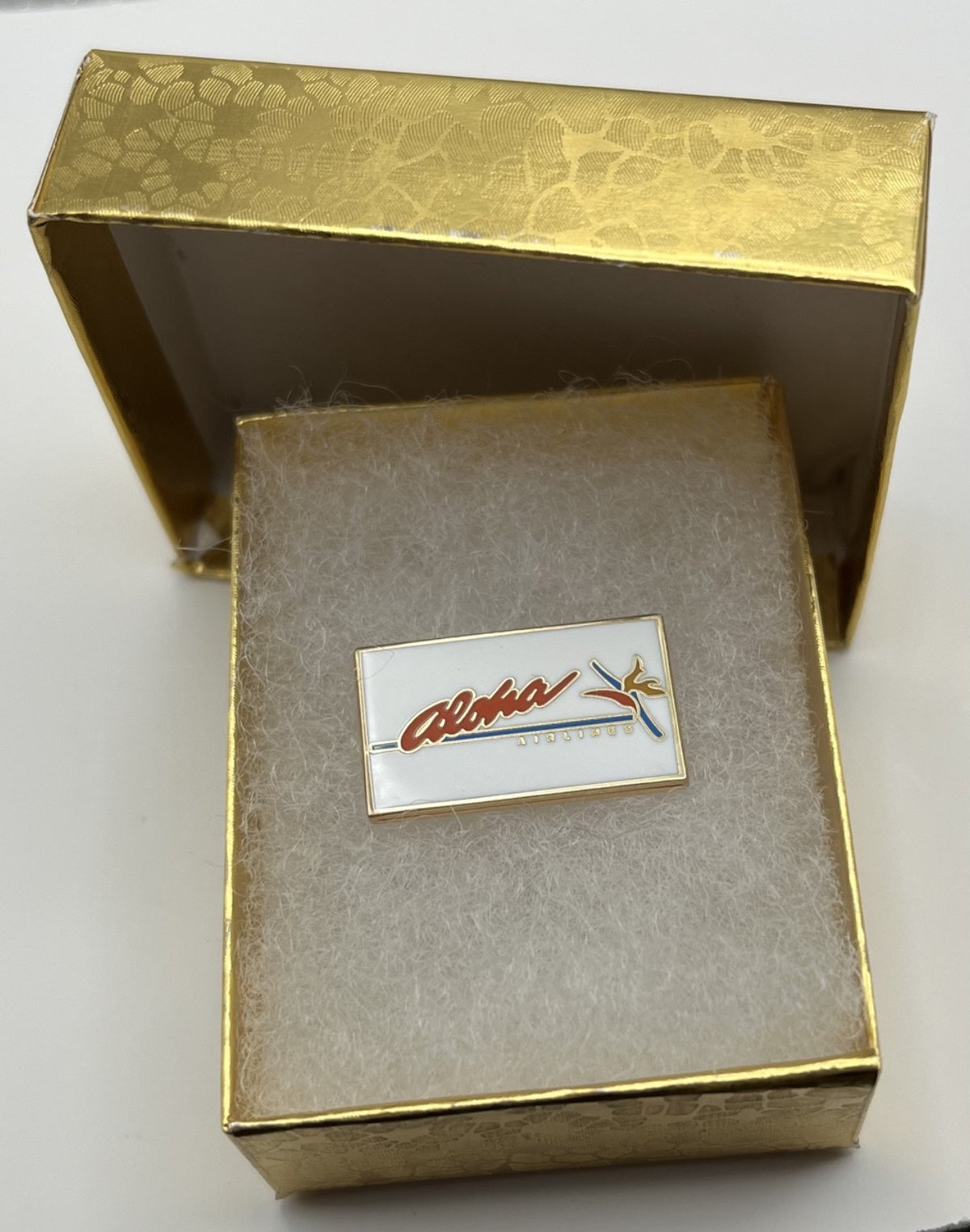 Aloha Airlines script-logo lapel pin — Repro Gift