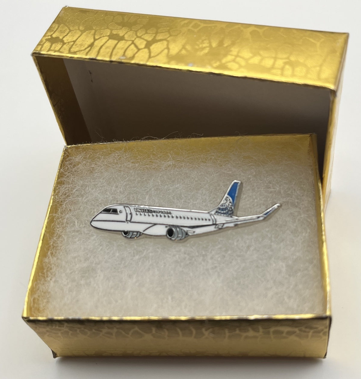 United Express Embraer ERJ-170 / 175 Airplane Lapel Pin Cloisonné - Repro Gift