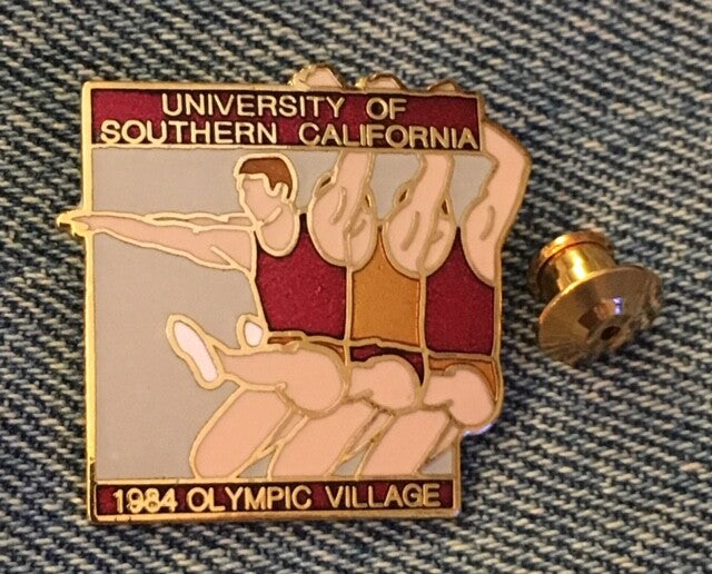 Olympic Village USC pin from the 1984 Los Angeles Olympics on original card (photo 2)